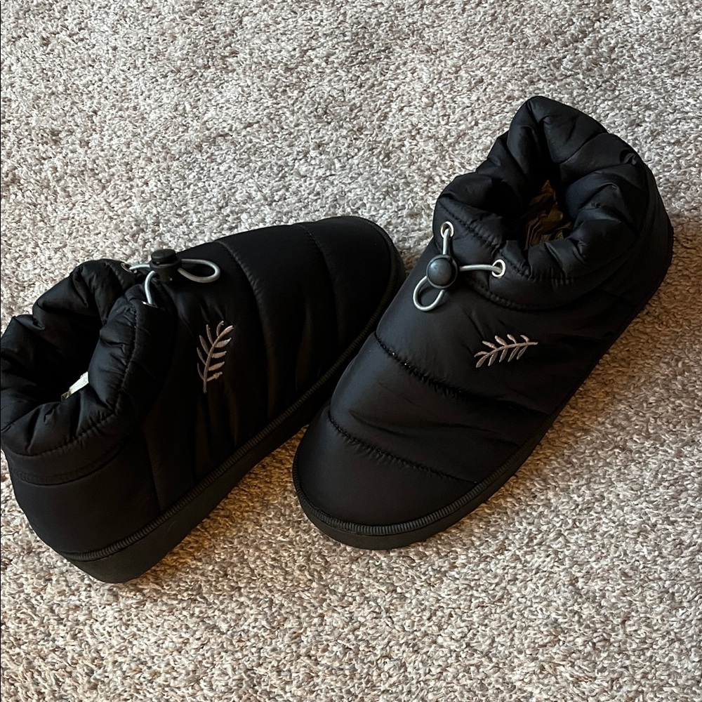 Cozy Black Puffer Slippers